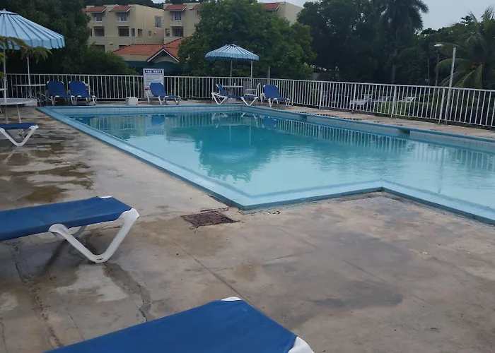 Sunny Tides At Club 3*