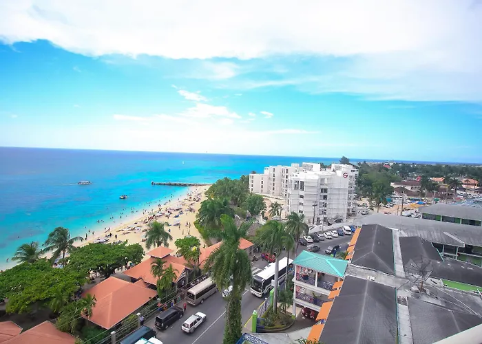 Sunny Tides At Club Apartahotel 3*