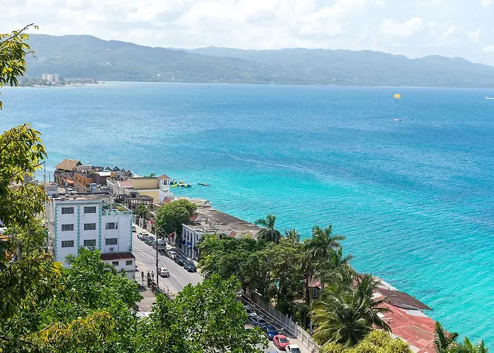 Sunny Tides At Club Apartahotel 3*